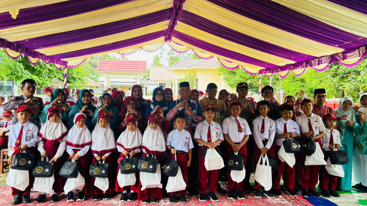 Bupati Tabalong Hadiri Pelaksanaan Program Makan Gizi Gratis di SDN Kapar Hulu