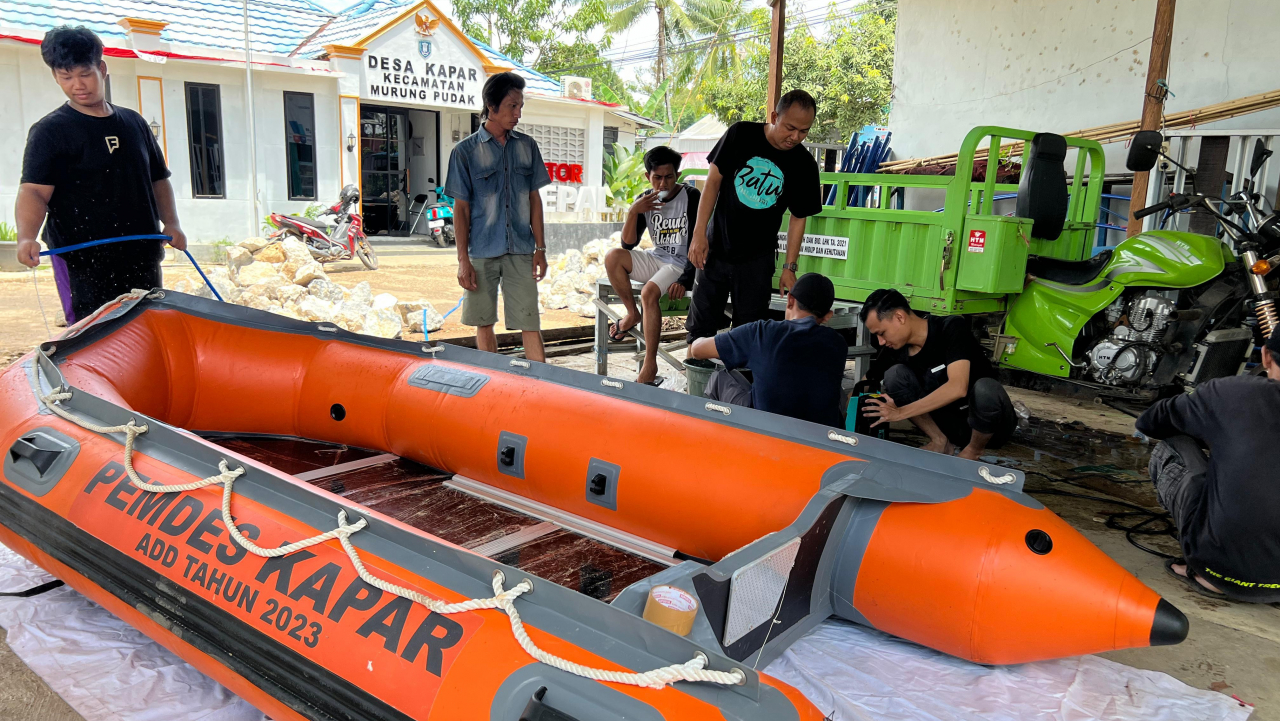 Karang Taruna Melaksanakan Kegiatan Susur Sungai Tabalong