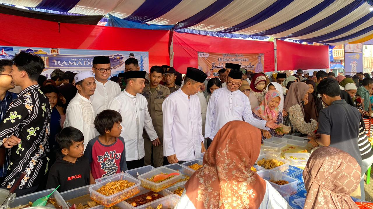 Bupati Tabalong H. Fani Buka dan Tinjau Pasar Ramadan Desa Kapar