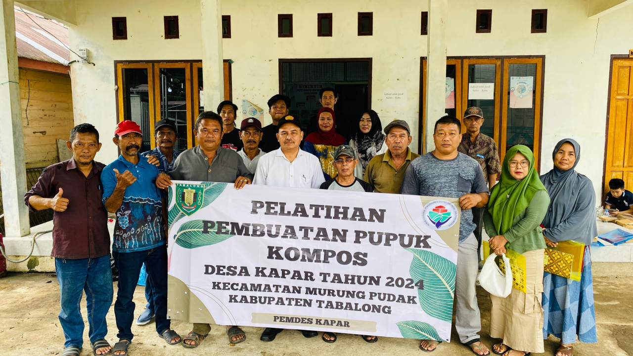 Pelatihan Pembuatan Pupuk Kompos Desa Kapar Tahun 2024