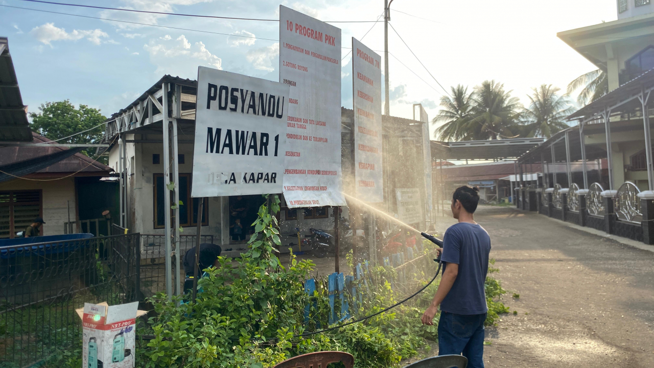 Karang Taruna  Semangat Berkarya Melaksanakan Gotong Royong Pembersihan Gedung PKK