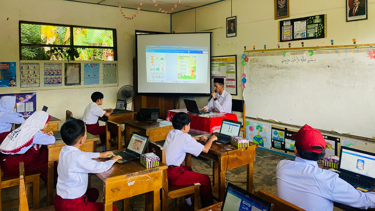 Bukan Sekedar Literasi “SIKANCA” Ajak Peserta Didik SDN 2 Kapar di Tabalong Berpikir Kritis dan Berkarya Digital