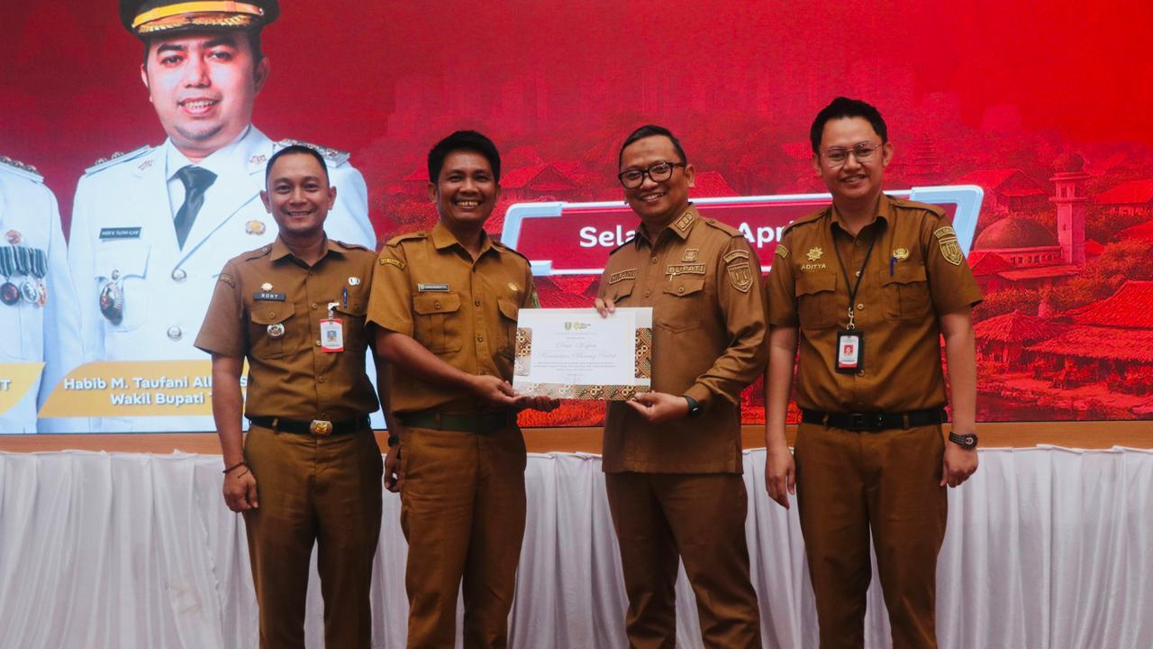 Penandatanganan Komitmen Kinerja Kepala Desa se-Kabupaten Tabalong Sekaligus Desa Kapar Raih Penghargaan