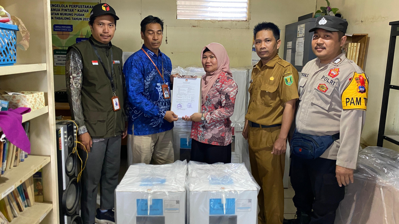 Distribusi Logistik Pilkada di Desa Kapar Pastikan Pemilihan Berjalan Lancar dan Aman