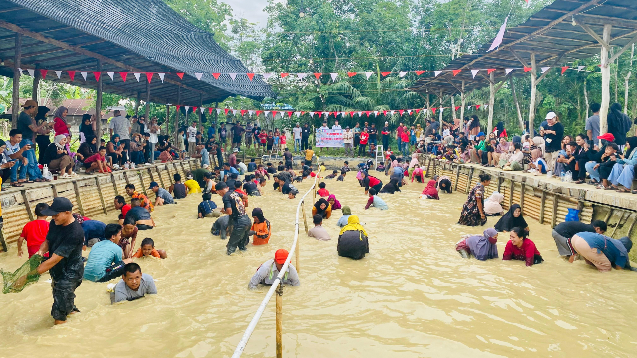 Lomba Bagagap Iwak Menjadi Sorotan Dalam Memeriahkan 17 Agustus Dalam Rangka HUT RI Ke-80 di Desa Kapar