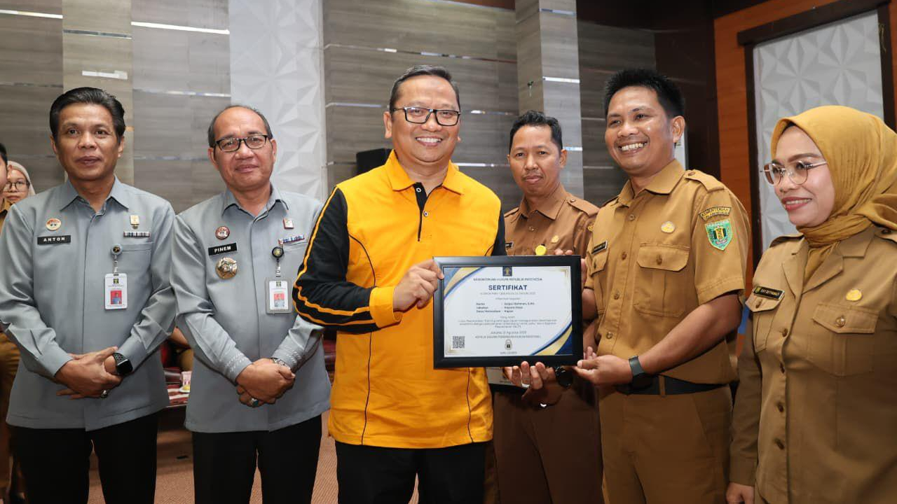Kepala Desa Kapar Raih Penghargaan NL.P dari Kemenkumham