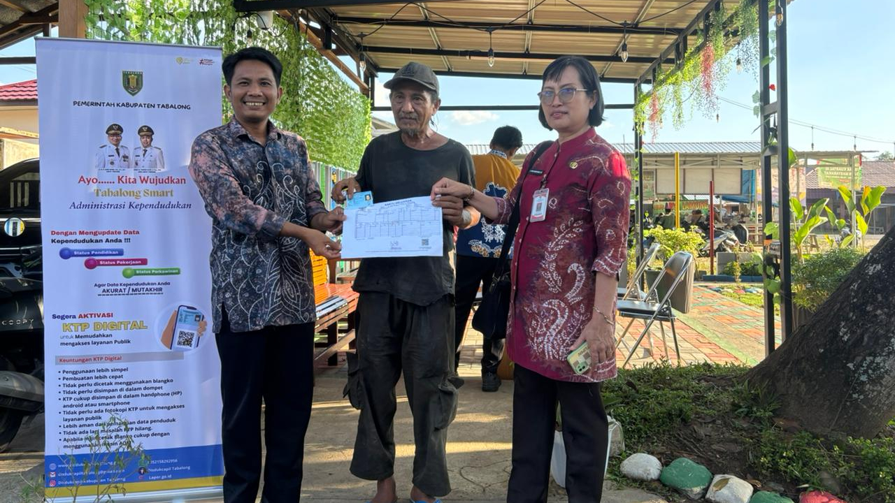 Disdukcapil Tabalong Jemput Bola ke Desa Kapar, Warga Antusias Ikuti Pelayanan Administrasi Kependudukan