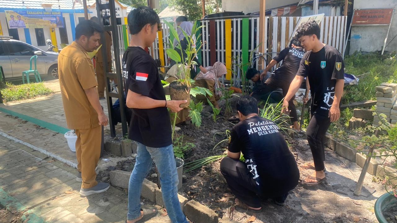 Gema Jalin Penanaman Tanaman Toga Dilingkungan RTH Smart Desa Kapar