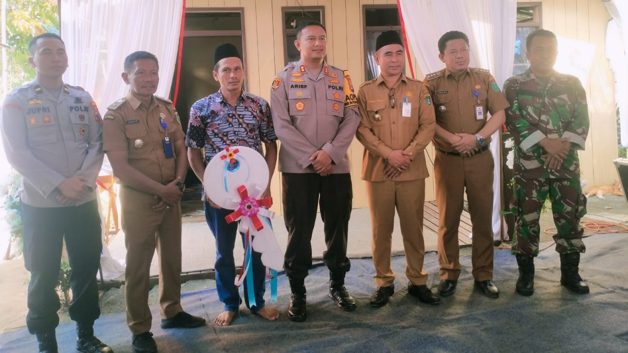 ACARA PENYERAHAN BANTUAN BEDAH RUMAH