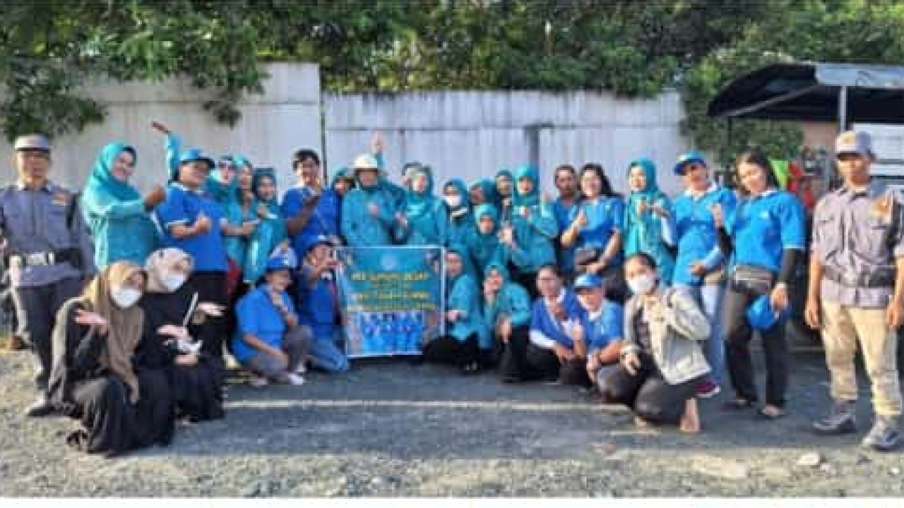 Bagi2 takjil Kader PKK GUNUNG BESAR DG WANITA KATHOLIK INDONESIA