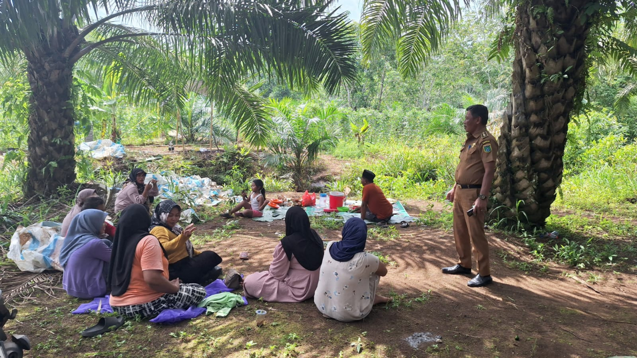 Meningkatkan Ketahanan Pangan di RT 5 Desa Gunung Besar