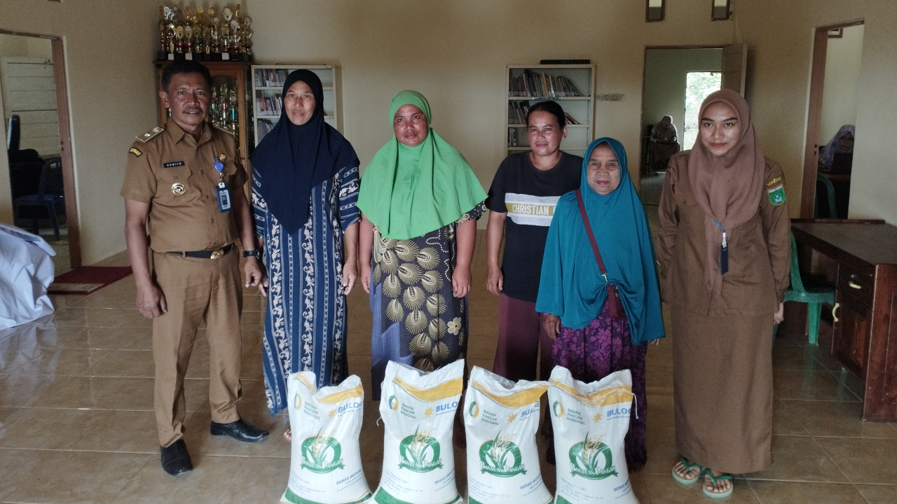 PENYALURAN BANSOS KEPADA WARGA GUNUNG BESAR