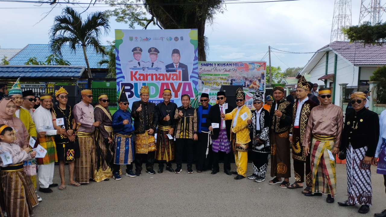 Karnaval pesta pantai pagatan