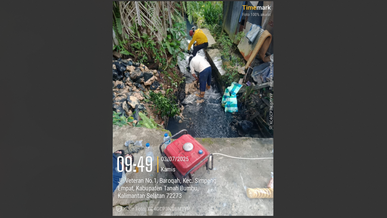 Warga Jalan Veteran Gelar Gotong Royong Perbaiki Siring Sungai yang Roboh
