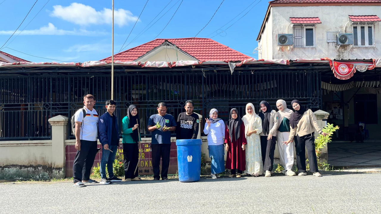Dukung Gerakan Kebersihan, Desa Baroqah Laksanakan Aksi Jum’at Bersih