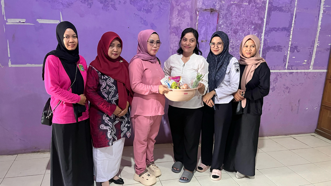 KPM Desa Baroqah Salurkan 18 Paket PMT untuk Cegah Stunting