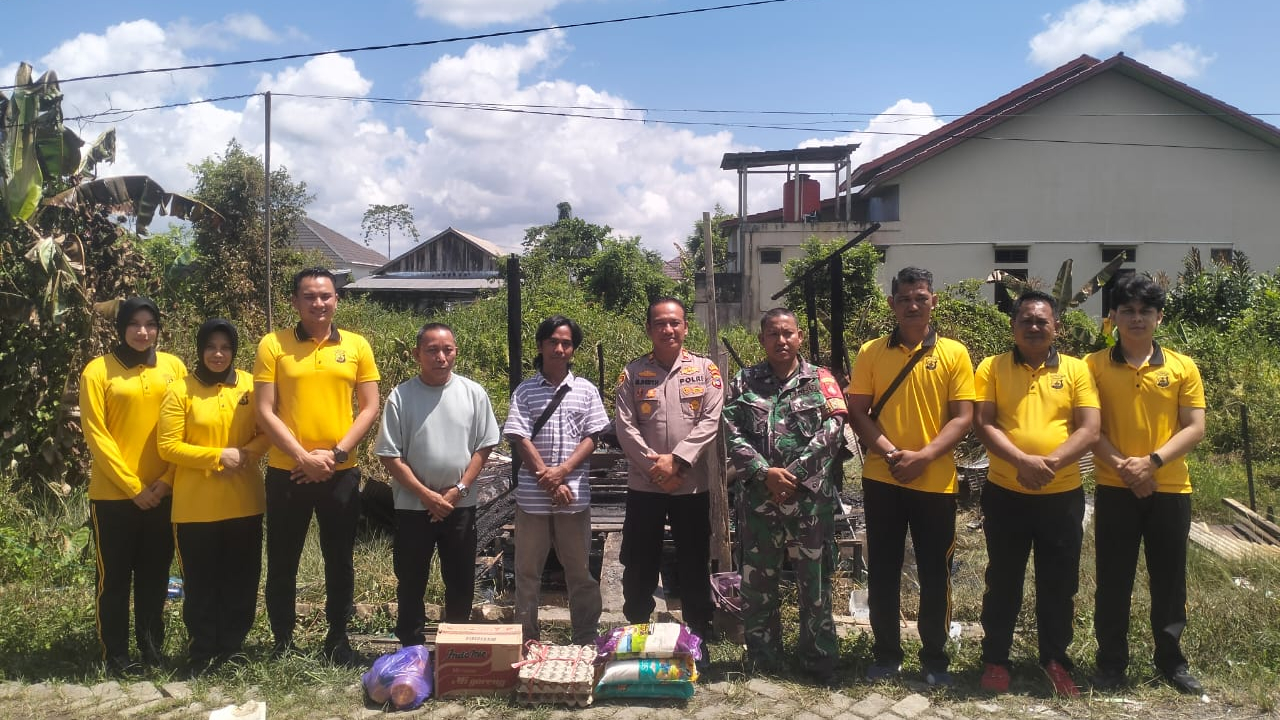 Bantuan Terus Mengalir, Warga Gotong Royong Bangun Hunian untuk Korban Kebakaran di Desa Baroqah