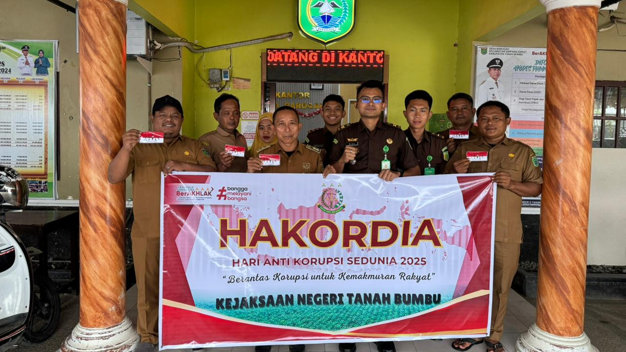 Kejaksaan Negeri Tanah Bumbu Gelar Sosialisasi Hakordia 2025 di Desa Baroqah