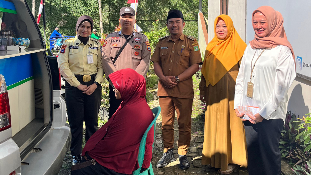 Penyaluran Bantuan kebutuhan hidup sehari-hari yang di selenggarakan Oleh Dinas Sosial di Desa Bersujud