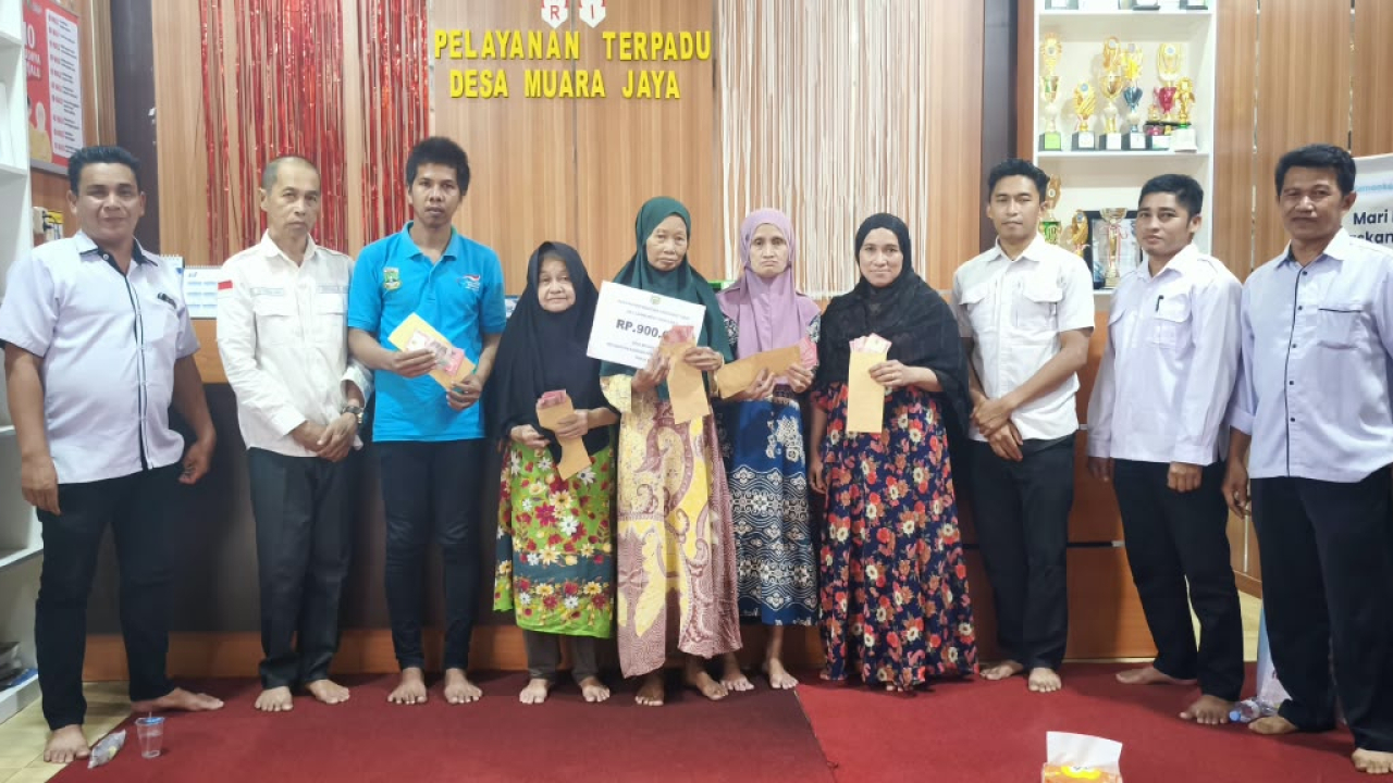 BLT Dana Desa Triwulan III Muara Jaya Disalurkan kepada 11 KPM