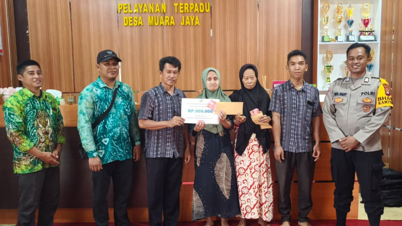 Desa Muara Jaya Salurkan BLT Dana Desa Triwulan IV kepada KPM