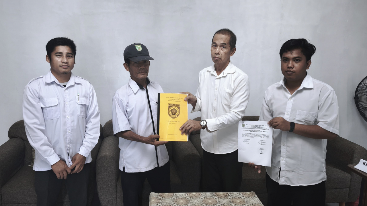 Penyerahan Laporan Kinerja BPD Desa Muara Jaya Tahun 2024 kepada Kepala Desa