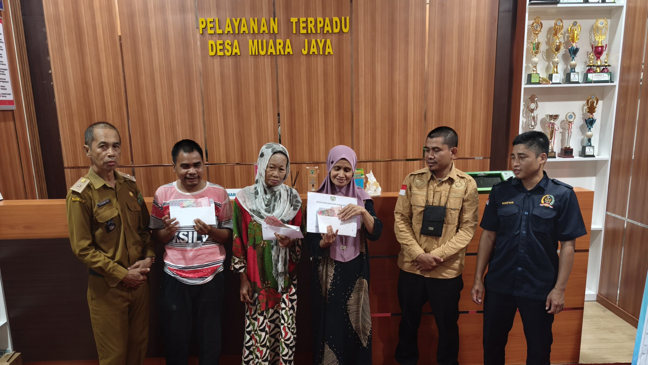 Penyaluran BLT Dana Desa Triwulan III Tahun 2025 Berlangsung Lancar di Desa Muara Jaya