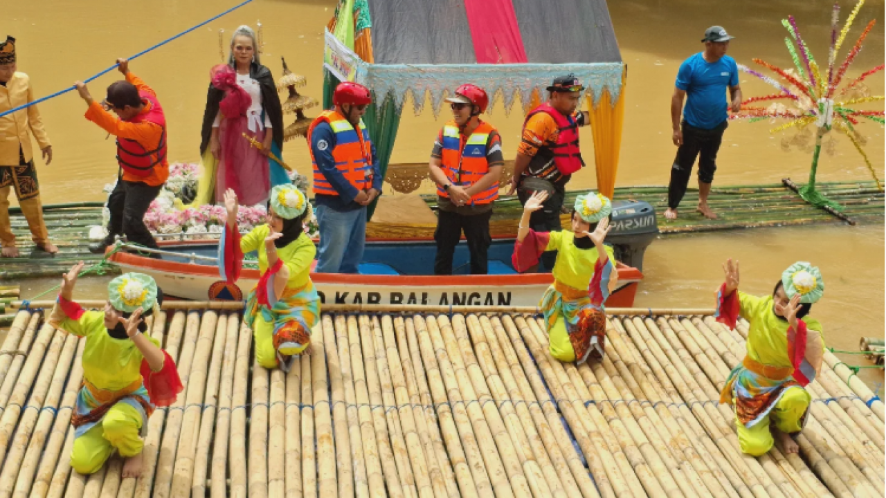 Meriahnya Pekan Desa Balang Bekayuh 2 dengan Tarian Lanting Sanggar Seni Balida