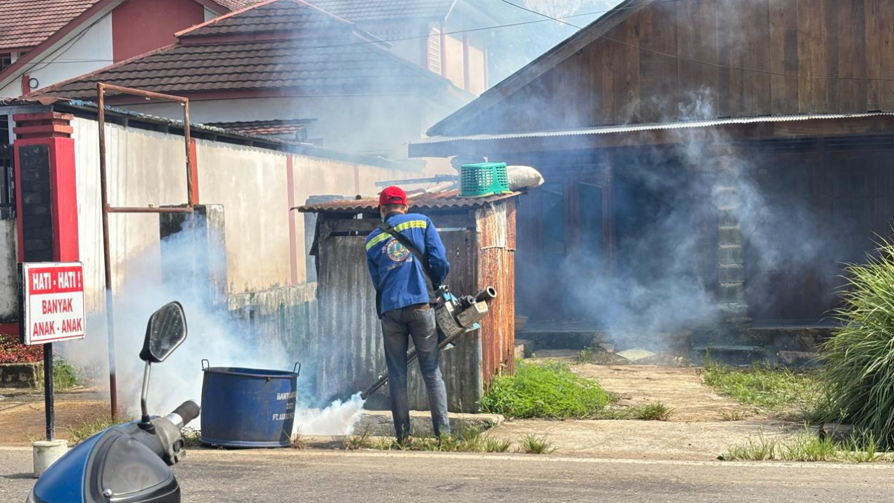 Puskesmas Paringin Laksanakan Fogging di Desa Balida, Upaya Cegah Penyebaran Demam Berdarah