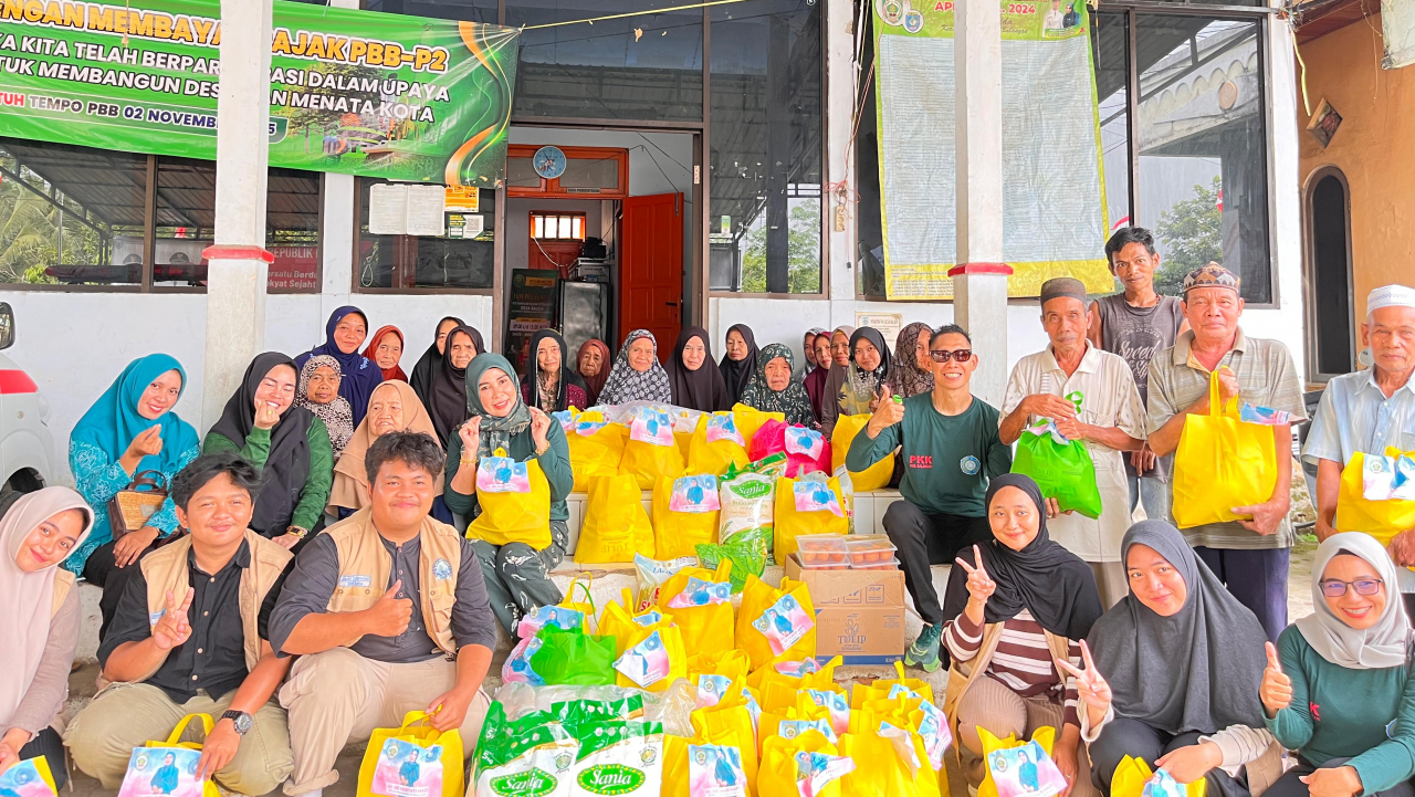 PKK Desa Balida Dampingi Ketua TP PKK Kabupaten Salurkan Bantuan untuk Lansia dan Disabilitas