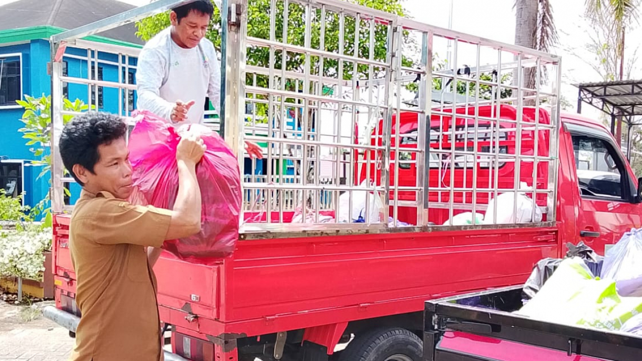 Pemdes Balida Salurkan Bantuan untuk Korban Banjir Tebing Tinggi melalui Kecamatan Paringin