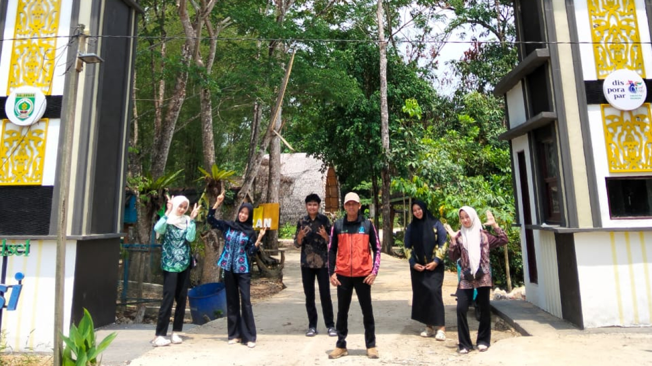 Mahasiswa Prodi Teknik Sipil Sapta Mandiri Wawancarai Kepala Desa Balida, Pelajari Pembangunan Infrastruktur dan Nilai Antikorupsi