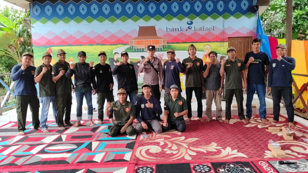 Binmas Polres Balangan Laksanakan Pembinaan Satlinmas Desa untuk Perkuat Keamanan Lingkungan