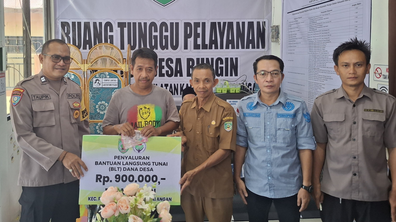 Penyaluran BLT Tahap I Desa Bungin, Ringankan Beban Ekonomi Warga Kurang Mampu