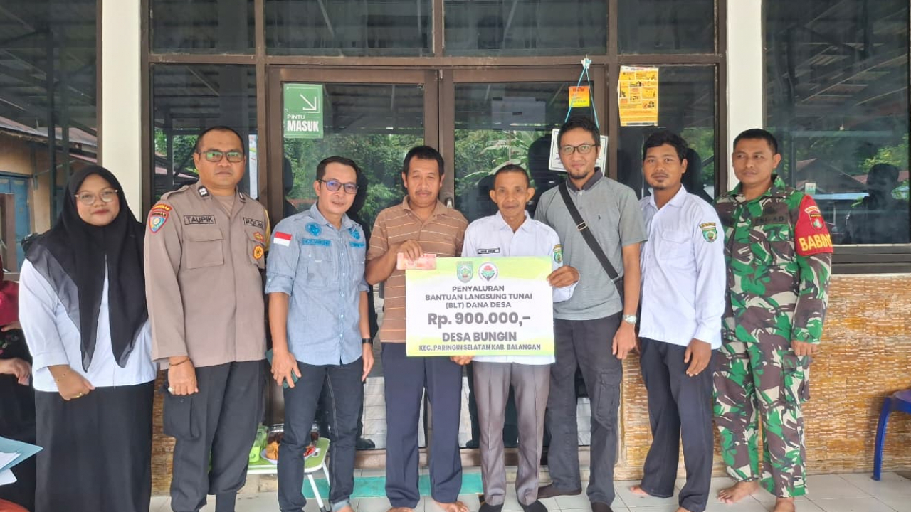 BLT Tahap II Desa Bungin Kembali Disalurkan, Warga Penerima Manfaat Terima Bantuan