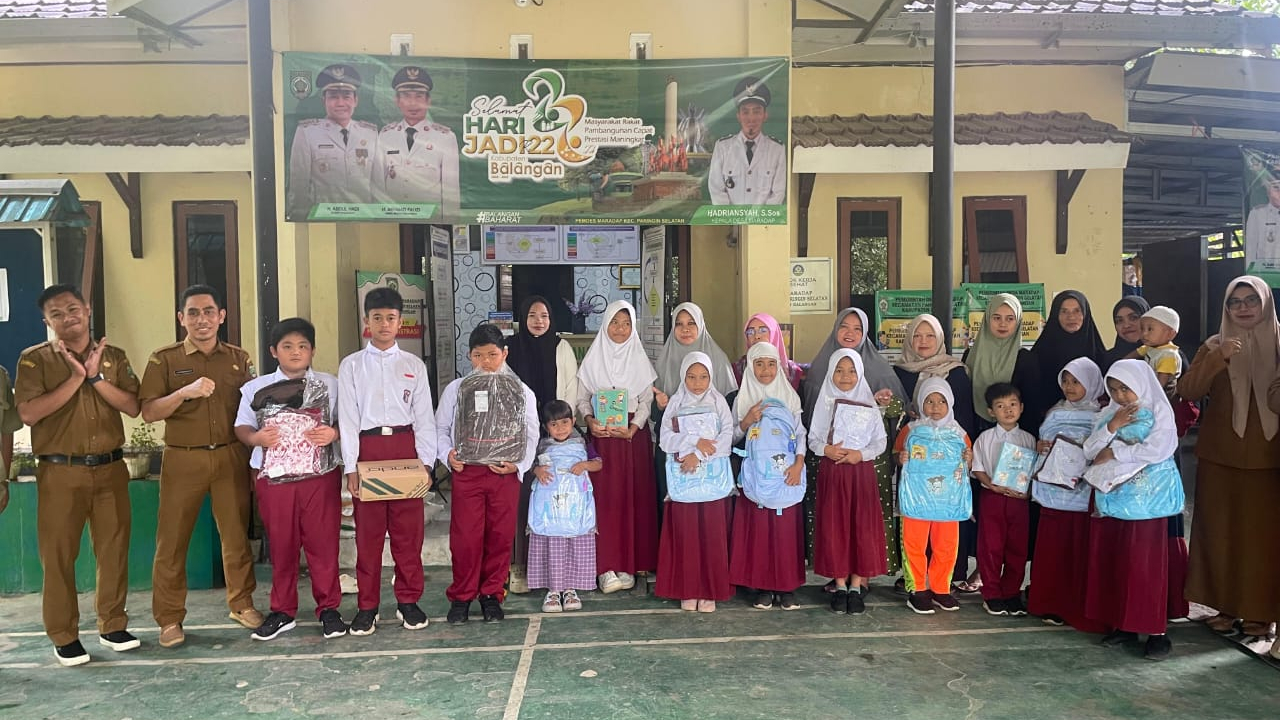 Pemerintah Desa Maradap Salurkan Bantuan untuk Siswa Berprestasi Kurang Mampu