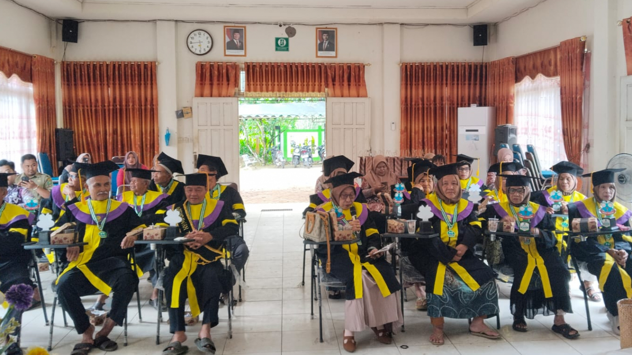 Desa Maradap Wakili Paringin Selatan pada Wisuda Sekolah Lansia Kabupaten Balangan