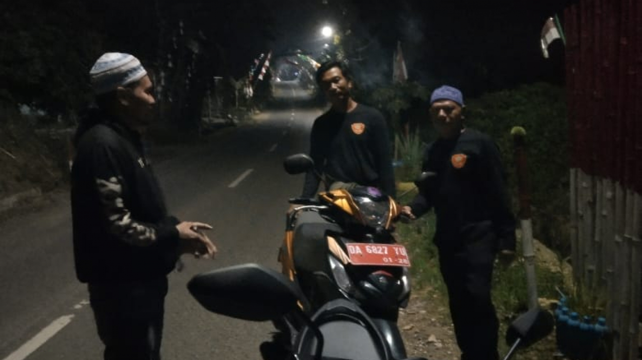 SATLINMAS DESA MARADAP GELAR RONDA MALAM UNTUK JAGA KAMTIBMAS