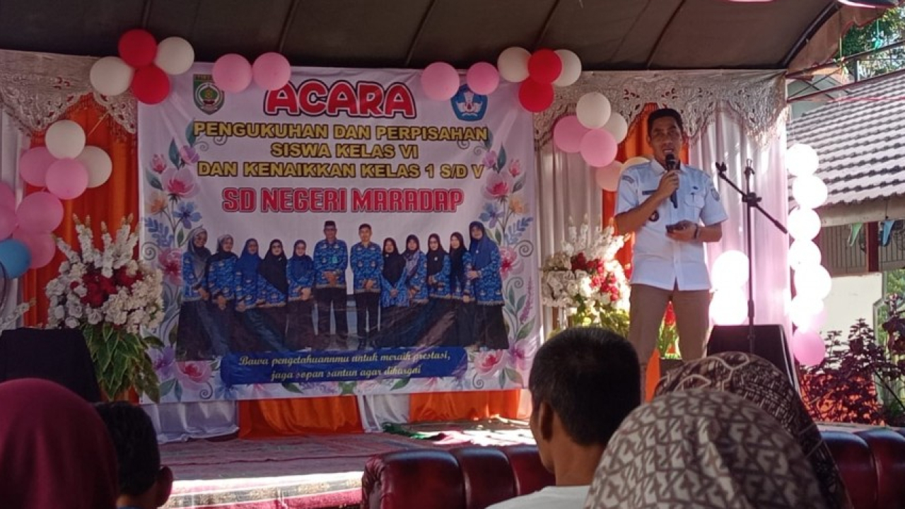 Kepala Desa Maradap Hadiri Pengukuhan dan Perpisahan Siswa SDN Maradap, Dukung Terwujudnya Generasi Berprestasi