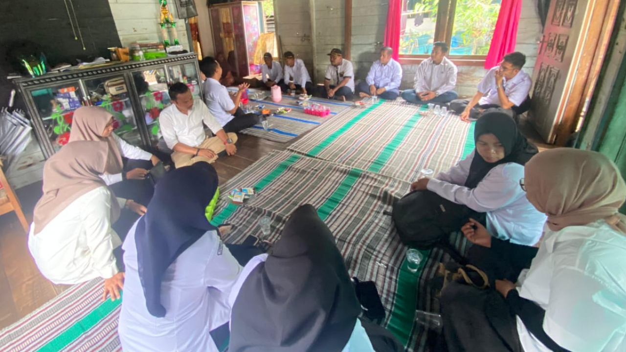 Camat Paringin Selatan Sosialisasi Peningkatan Pendapatan Asli Desa di Desa Maradap