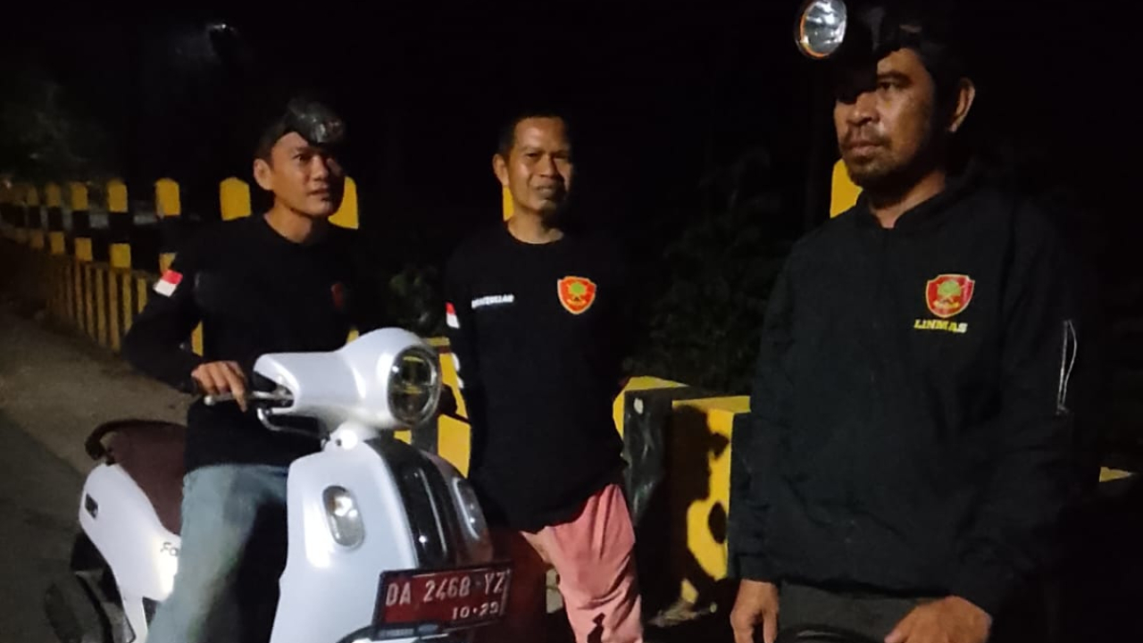 Satlinmas Maradap Laksanakan Ronda Malam, Jaga Keamanan dan Ketertiban Desa