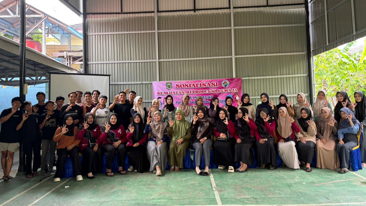 Sosialisasi Kesehatan Reproduksi Remaja di Desa Maradap