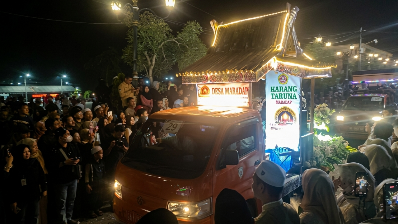 Angkat Ikon Rumah Banjar, Karang Taruna Wasaka Desa Maradap Pukau Pengunjung Festival Tanglong Balangan
