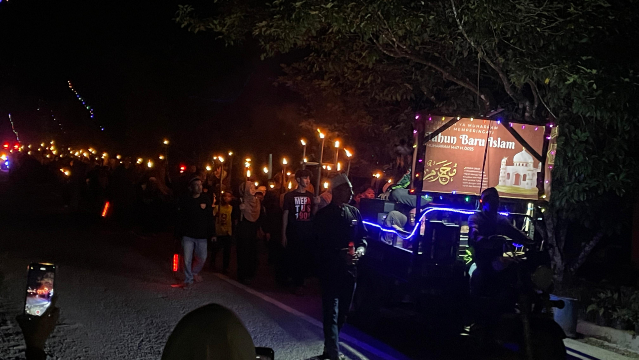 Masyarakat Desa Maradap Meriahkan Tahun Baru Islam dengan Pawai Obor