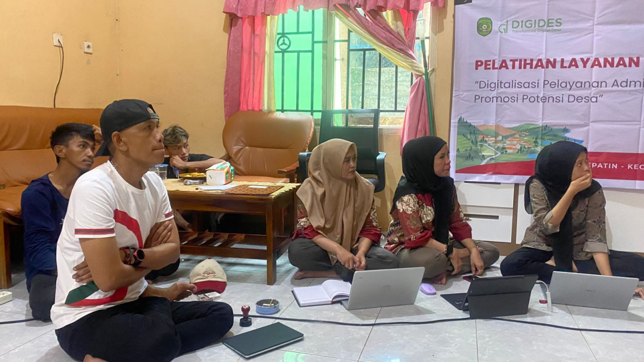 Peningkatan Kapasitas Aparatur Desa Melalui Pelatihan Aplikasi DIGIDES di Desa Sepatin