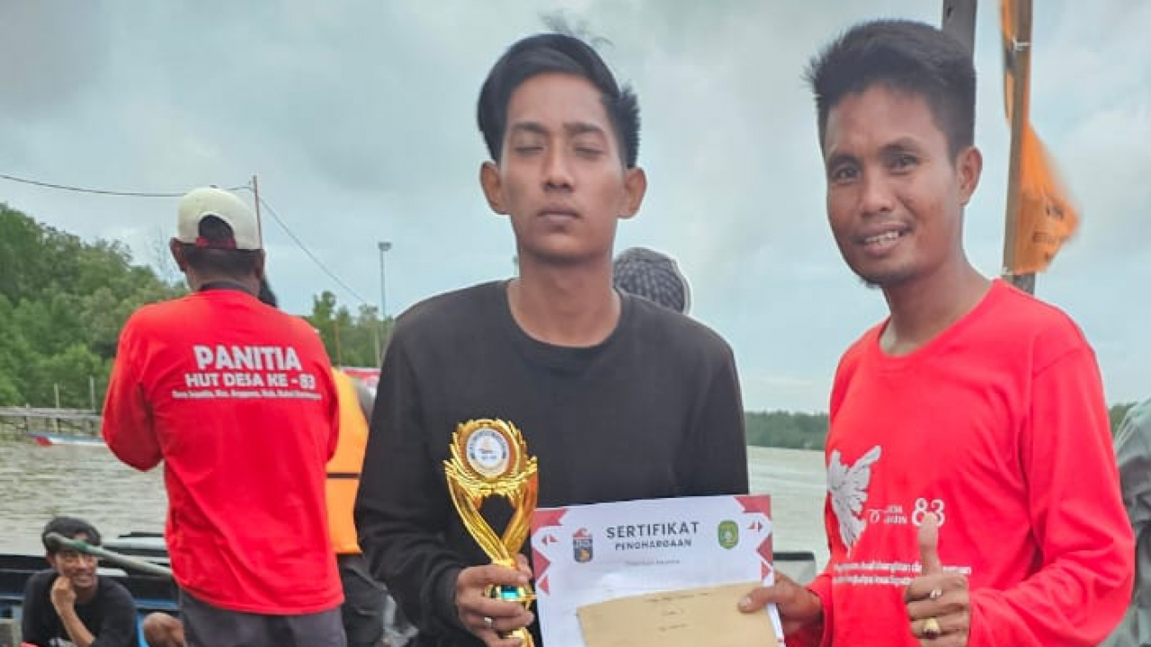Meriahnya Lomba Balap Perahu Ces di HUT Desa Sepatin ke-83