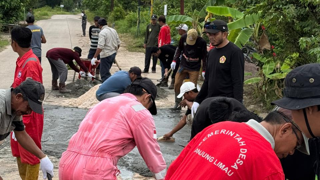 Perbaikan Jalan Poros di Salopareppa RT.12
