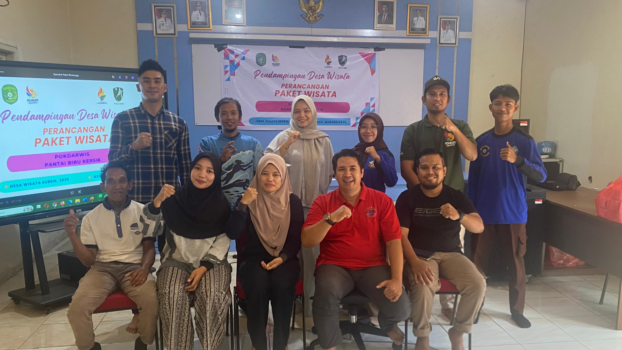 Pendampingan Desa Wisata Kersik: Perancangan Paket Wisata oleh Pokdarwis Pantai Biru