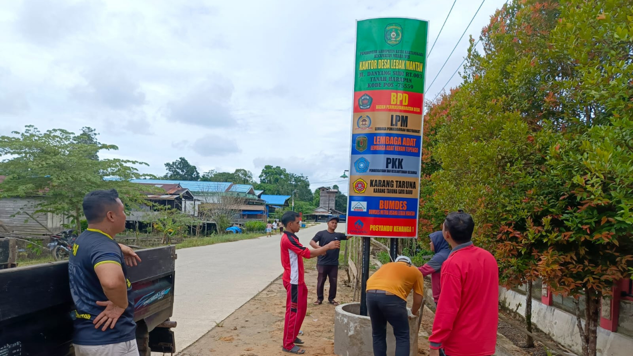Pemasangan Neon Box