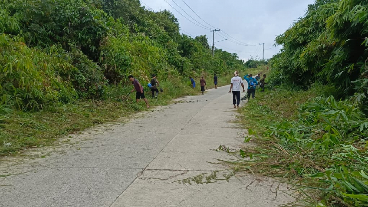 GOTONG ROYONG WARGA DESA LEBAK MANTAN
